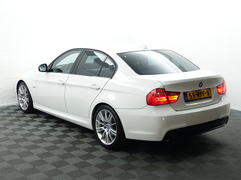 
BMW 3 Serie 318i M Sport Performance- Park Assist, Navi, Alcantara Sport Interieur, Clima, Cruise vol									