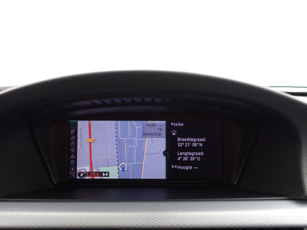 
BMW 3 Serie 318i M Sport Performance- Park Assist, Navi, Alcantara Sport Interieur, Clima, Cruise vol									