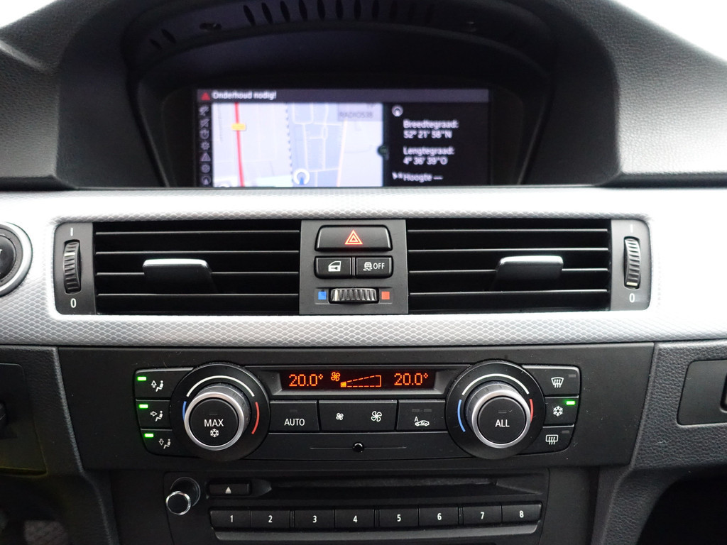 
BMW 3 Serie 318i M Sport Performance- Park Assist, Navi, Alcantara Sport Interieur, Clima, Cruise vol									