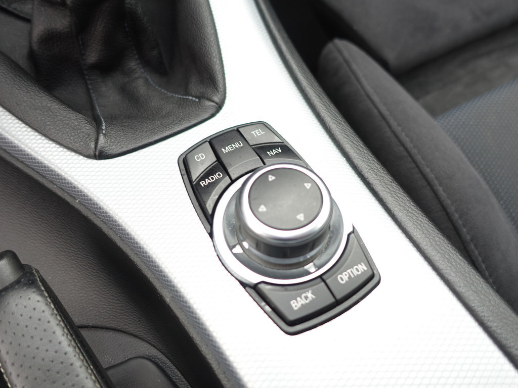 
BMW 3 Serie 318i M Sport Performance- Park Assist, Navi, Alcantara Sport Interieur, Clima, Cruise vol									