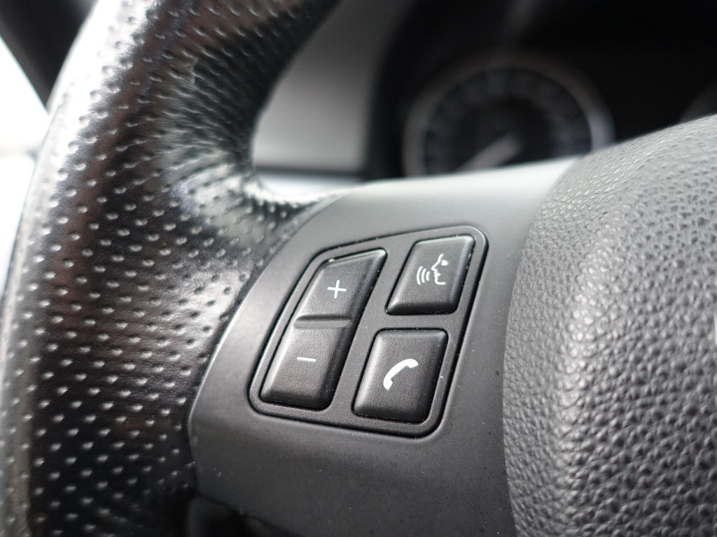 
BMW 3 Serie 318i M Sport Performance- Park Assist, Navi, Alcantara Sport Interieur, Clima, Cruise vol									