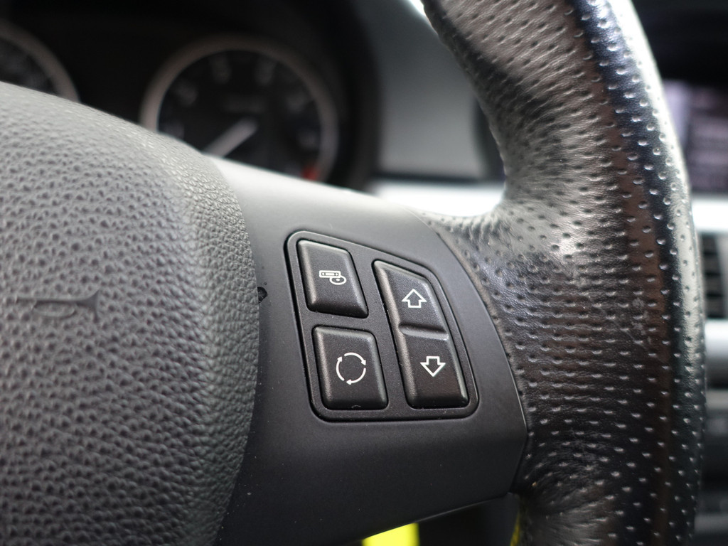 
BMW 3 Serie 318i M Sport Performance- Park Assist, Navi, Alcantara Sport Interieur, Clima, Cruise vol									