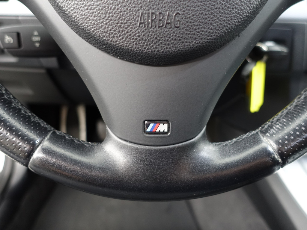 
BMW 3 Serie 318i M Sport Performance- Park Assist, Navi, Alcantara Sport Interieur, Clima, Cruise vol									