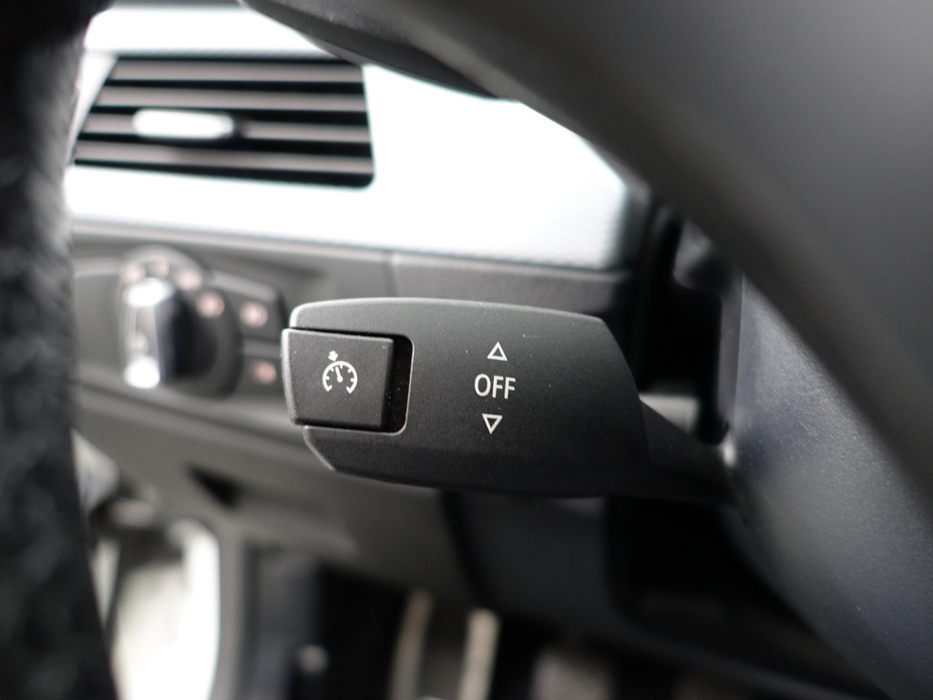 
BMW 3 Serie 318i M Sport Performance- Park Assist, Navi, Alcantara Sport Interieur, Clima, Cruise vol									