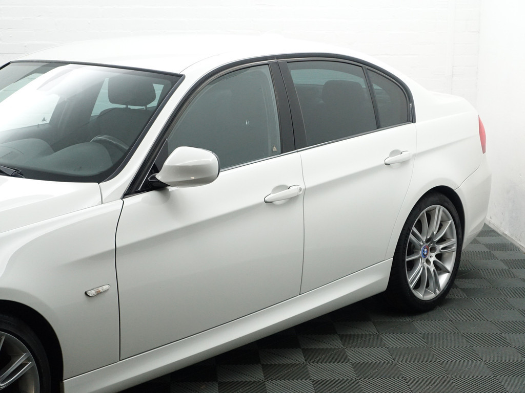 
BMW 3 Serie 318i M Sport Performance- Park Assist, Navi, Alcantara Sport Interieur, Clima, Cruise vol									