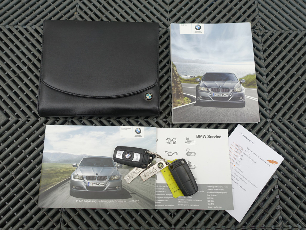 
								BMW 3 Serie 318i High Executive- NAP 103dkm, Dealer Onderhouden, Navi, Park Assist, Xenon vol									