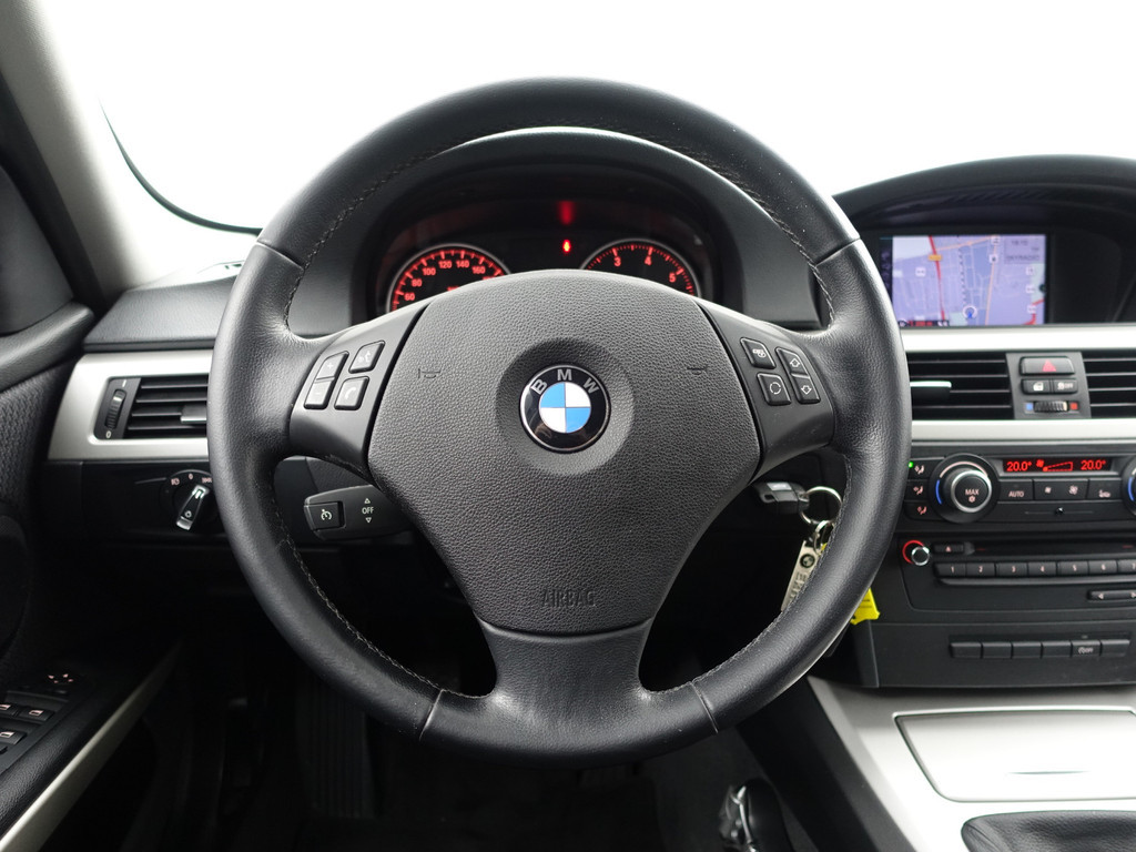
								BMW 3 Serie 318i High Executive- NAP 103dkm, Dealer Onderhouden, Navi, Park Assist, Xenon vol									