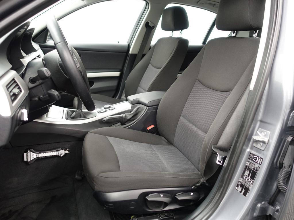 
								BMW 3 Serie 318i High Executive- NAP 103dkm, Dealer Onderhouden, Navi, Park Assist, Xenon vol									