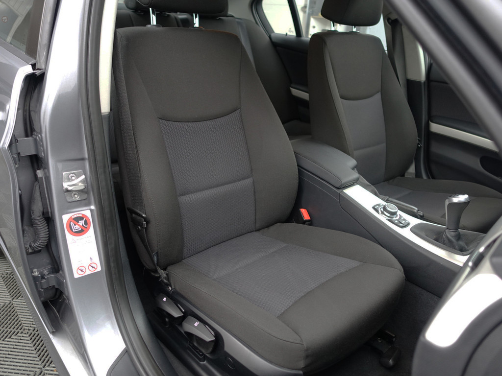 
								BMW 3 Serie 318i High Executive- NAP 103dkm, Dealer Onderhouden, Navi, Park Assist, Xenon vol									