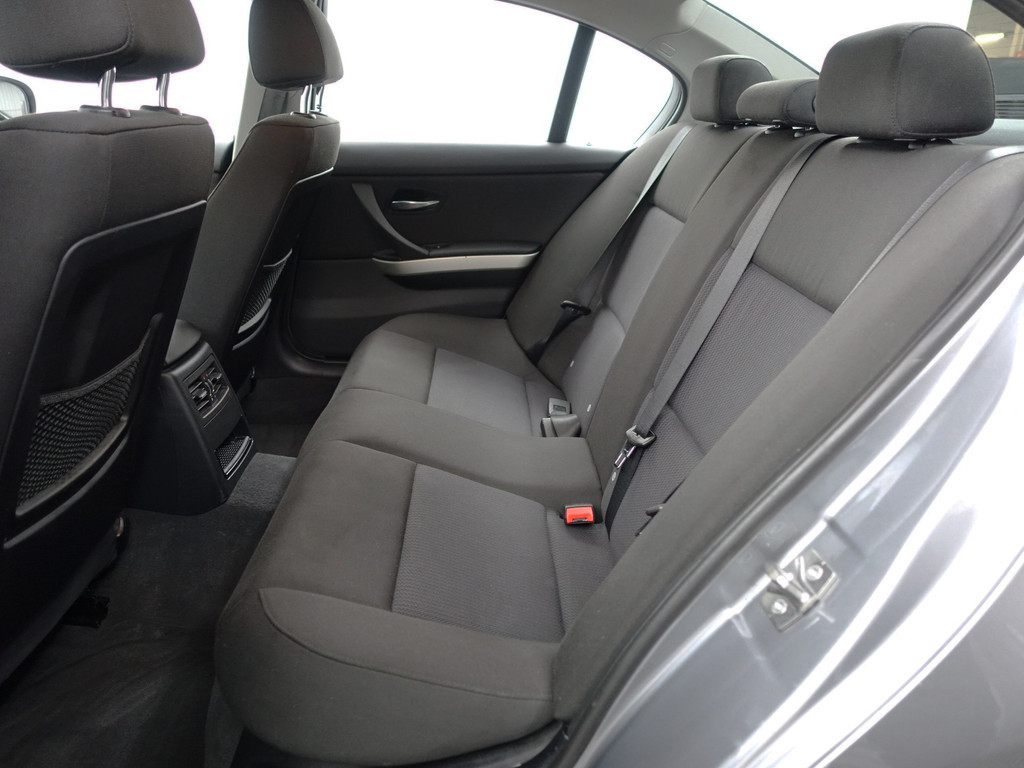 
								BMW 3 Serie 318i High Executive- NAP 103dkm, Dealer Onderhouden, Navi, Park Assist, Xenon vol									