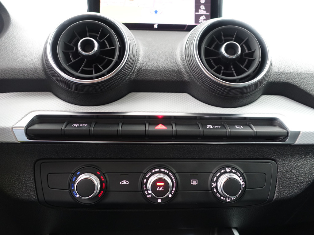 
Audi Q2 1.0 TFSI S-line Aut- Two Tone, Navi, Park Assist, Led, Cruise, Trekhaak vol									