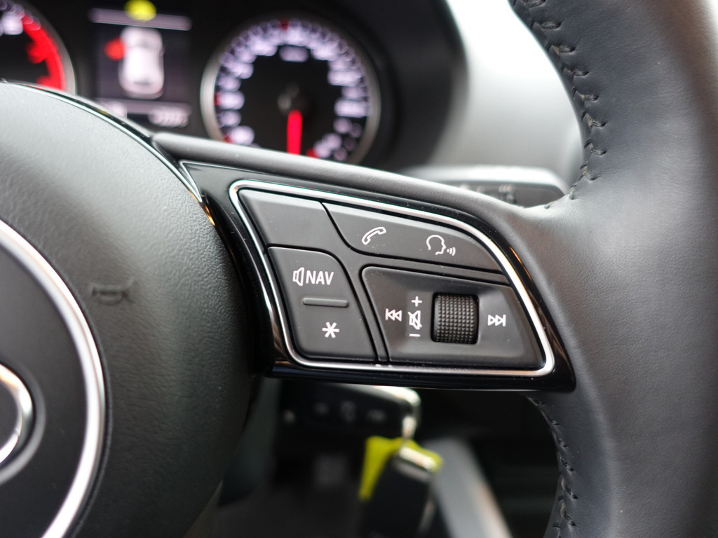 
Audi Q2 1.0 TFSI S-line Aut- Two Tone, Navi, Park Assist, Led, Cruise, Trekhaak vol									