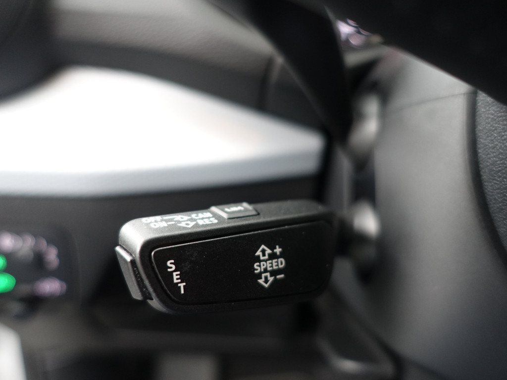 
Audi Q2 1.0 TFSI S-line Aut- Two Tone, Navi, Park Assist, Led, Cruise, Trekhaak vol									