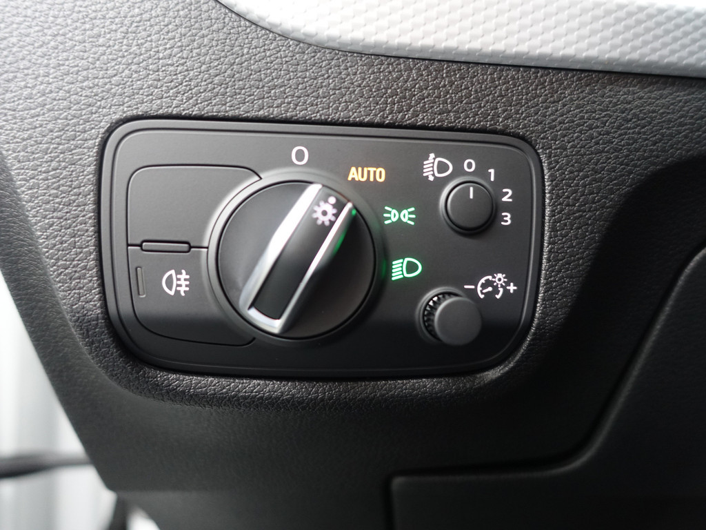 
Audi Q2 1.0 TFSI S-line Aut- Two Tone, Navi, Park Assist, Led, Cruise, Trekhaak vol									