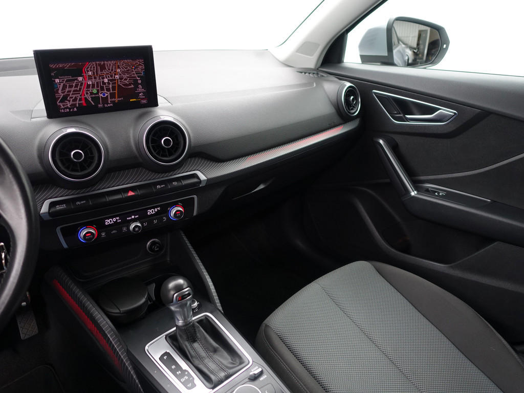 
Audi Q2 35 TFSI S-line Aut- Sfeerverlichting, Dynamic Select, Park Assist, Cruise, Clima vol									