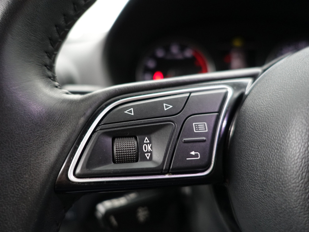 
Audi Q2 35 TFSI S-line Aut- Sfeerverlichting, Dynamic Select, Park Assist, Cruise, Clima vol									