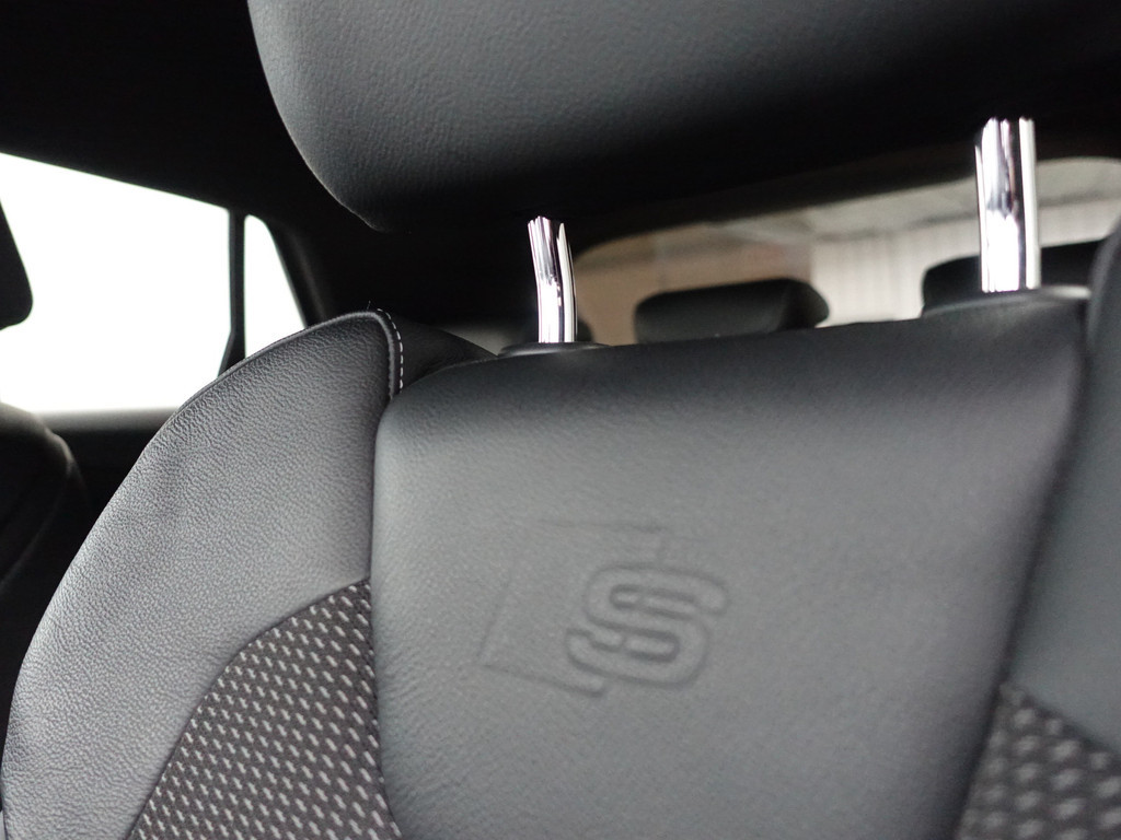 
Audi Q2 1.4 TFSI 150pk S Line Aut- Xenon Led, Camera, Park Assist, Pre sense, Sport Leder Interieur vol									