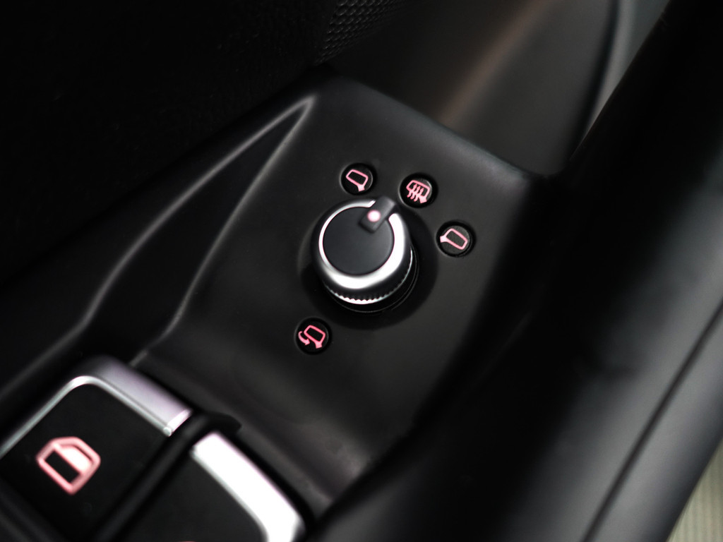 
Audi Q3 2.0 TFSI Quattro S Line+ Aut- Xenon Led, Leder Sport Interieur, Sfeerverlichting, Park Assist, Trekhaak vol									