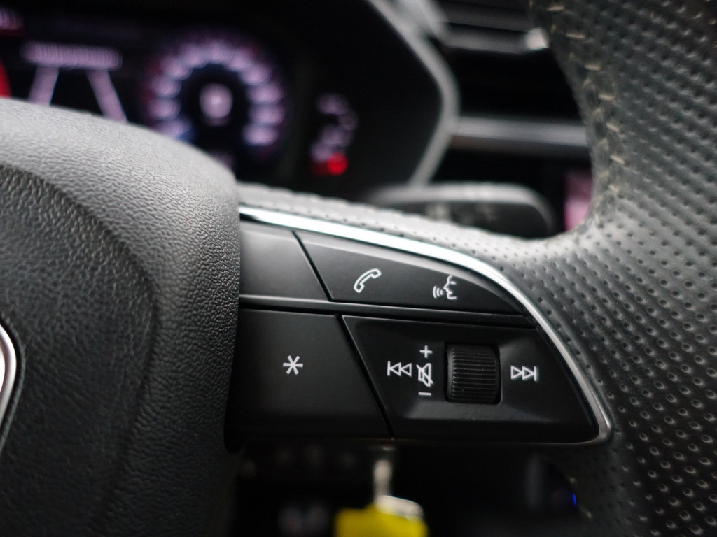 
								Audi Q3 35 TFSI S Competition Black Optic Aut- Sfeerverlichting, Bang Olufsen, CarPlay, Xenon Led, Camera, Park Assist vol									