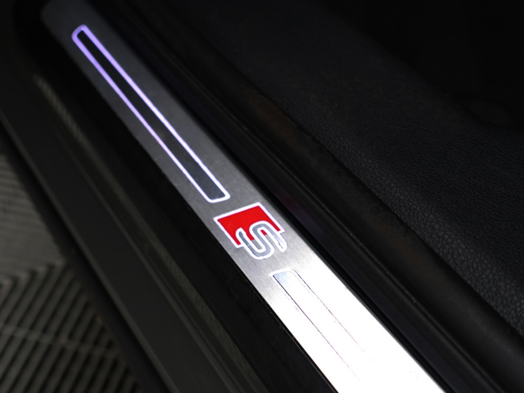 
								Audi Q3 35 TFSI S Competition Black Optic Aut- Sfeerverlichting, Bang Olufsen, CarPlay, Xenon Led, Camera, Park Assist vol									