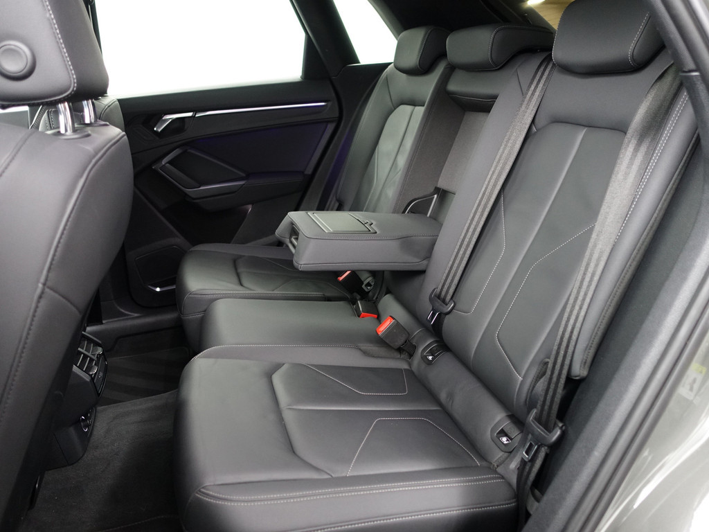 
								Audi Q3 35 TFSI S Competition Black Optic Aut- Sfeerverlichting, Bang Olufsen, CarPlay, Xenon Led, Camera, Park Assist vol									