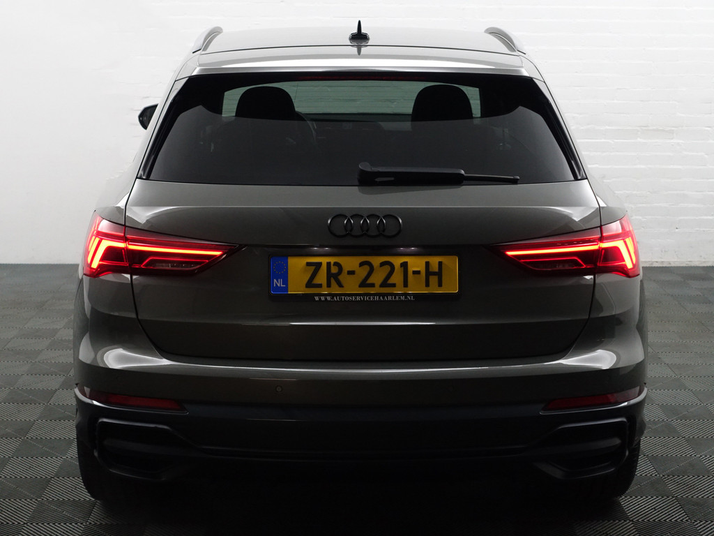 
								Audi Q3 35 TFSI S Competition Black Optic Aut- Sfeerverlichting, Bang Olufsen, CarPlay, Xenon Led, Camera, Park Assist vol									