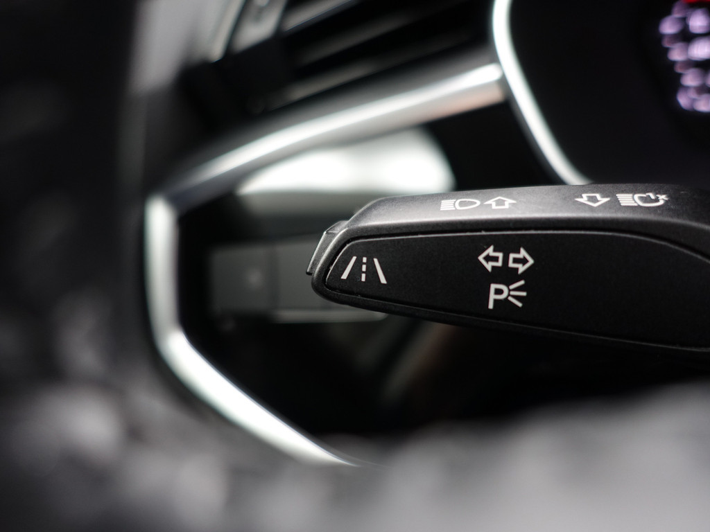 
Audi Q3 35 TFSI S Line Black Optic Aut- Virtual Cockpit, Xenon Led, CarPlay, Sport Interieur, Lane Assist vol									
