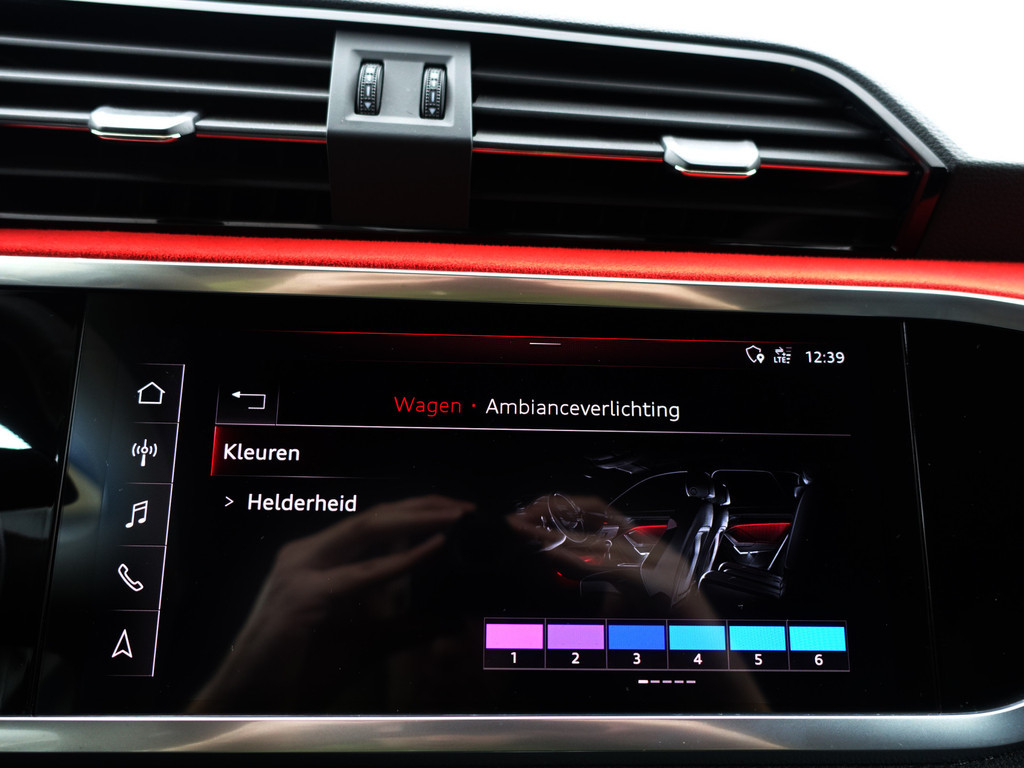 
Audi RSQ3 TFSI 400pk RS Dynamic+ Black Optic Aut- Carbon, Sfeerverlichting, Xenon Led Matrix, Keyless, Alcantara Afwerking, Ada Cruise vol									