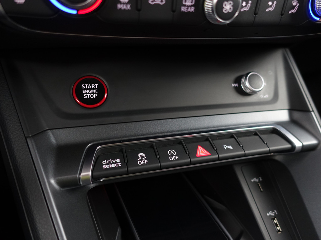 
Audi RSQ3 TFSI 400pk RS Dynamic+ Black Optic Aut- Carbon, Sfeerverlichting, Xenon Led Matrix, Keyless, Alcantara Afwerking, Ada Cruise vol									