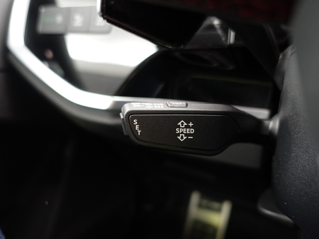 
Audi RSQ3 TFSI 400pk RS Dynamic+ Black Optic Aut- Carbon, Sfeerverlichting, Xenon Led Matrix, Keyless, Alcantara Afwerking, Ada Cruise vol									