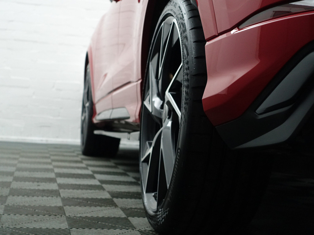 
Audi RSQ3 TFSI 400pk RS Dynamic+ Black Optic Aut- Carbon, Sfeerverlichting, Xenon Led Matrix, Keyless, Alcantara Afwerking, Ada Cruise vol									