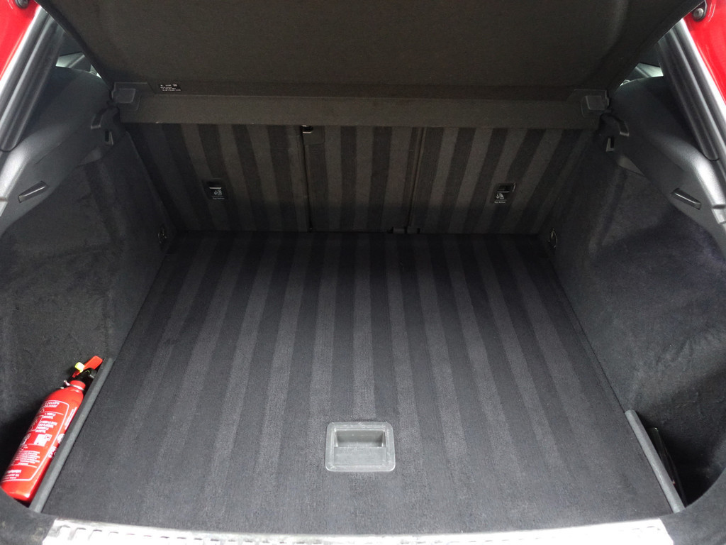 
Audi RSQ3 TFSI 400pk RS Dynamic+ Black Optic Aut- Carbon, Sfeerverlichting, Xenon Led Matrix, Keyless, Alcantara Afwerking, Ada Cruise vol									