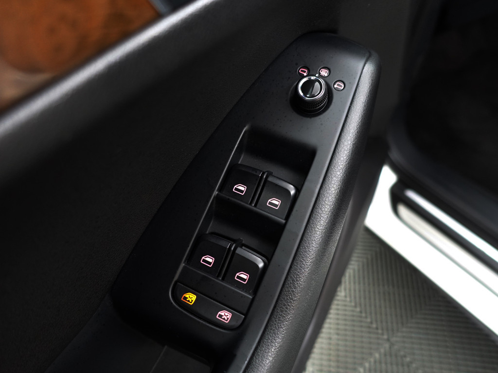
								Audi Q5 2.0 TFSI Quattro S-line Aut- Xenon Led, Park Assist, Verlaagd, Stoelverwarming, Leder Interieur vol									