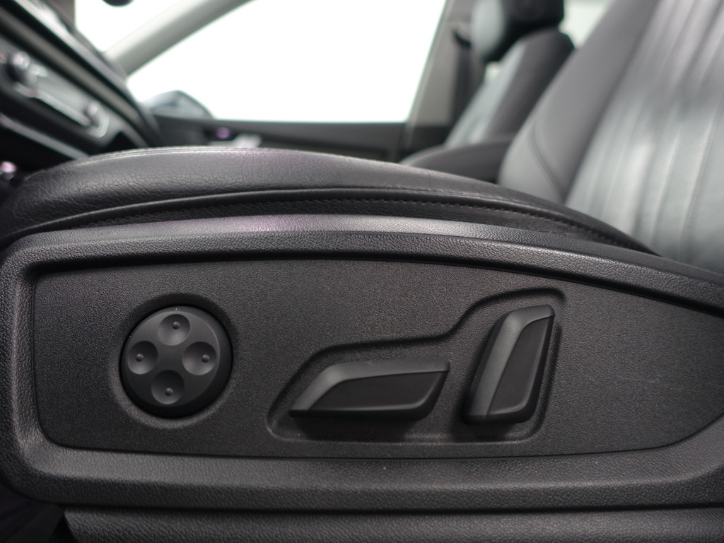 
Audi Q5 2.0 TFSI Quattro S Line Black Optic Aut- Panodak, Memory Seats, Dynamic Select, Carbon Pakket, Sfeerverlichting vol									