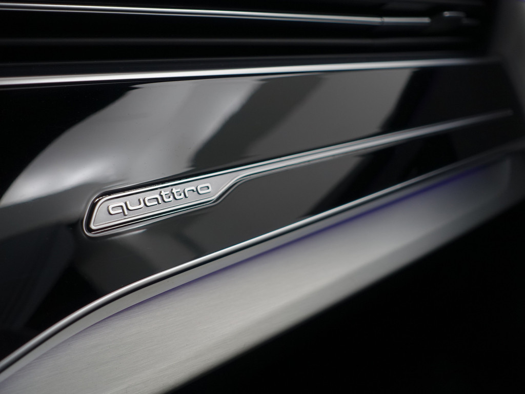 
								Audi Q8 60 TFSI e Quattro S Competition- Night Vision, Stoelmassage, Stoelventilatie, Bang Olufsen, Head Up, Luchtvering vol									