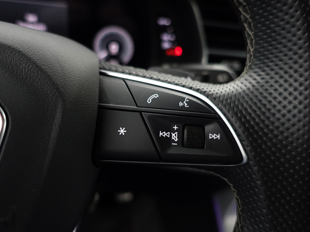 
								Audi Q8 60 TFSI e Quattro S Competition- Night Vision, Stoelmassage, Stoelventilatie, Bang Olufsen, Head Up, Luchtvering vol									