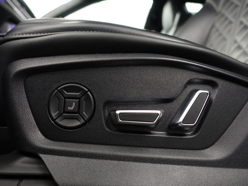 
								Audi Q8 60 TFSI e Quattro S Competition- Night Vision, Stoelmassage, Stoelventilatie, Bang Olufsen, Head Up, Luchtvering vol									
