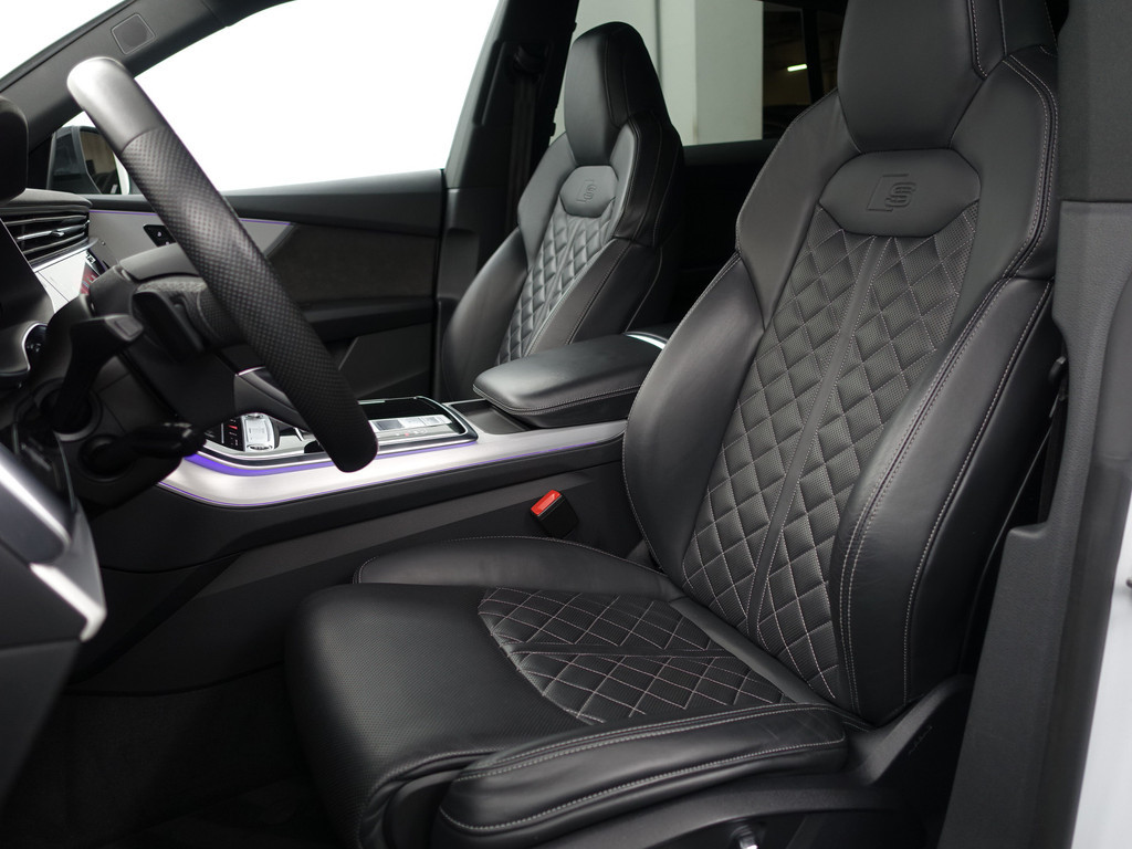 
								Audi Q8 60 TFSI e Quattro S Competition- Night Vision, Stoelmassage, Stoelventilatie, Bang Olufsen, Head Up, Luchtvering vol									