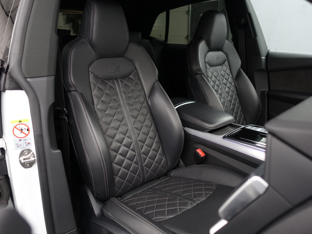 
								Audi Q8 60 TFSI e Quattro S Competition- Night Vision, Stoelmassage, Stoelventilatie, Bang Olufsen, Head Up, Luchtvering vol									