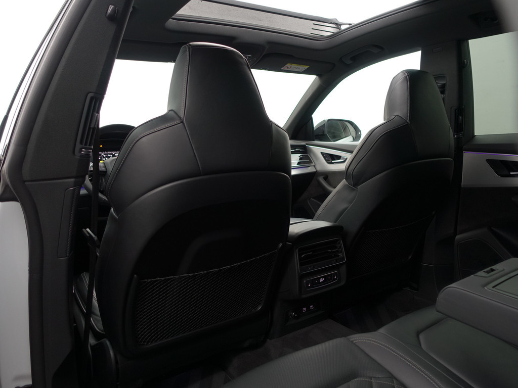 
								Audi Q8 60 TFSI e Quattro S Competition- Night Vision, Stoelmassage, Stoelventilatie, Bang Olufsen, Head Up, Luchtvering vol									