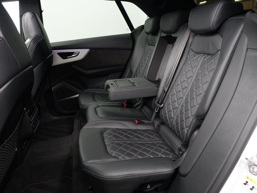 
								Audi Q8 60 TFSI e Quattro S Competition- Night Vision, Stoelmassage, Stoelventilatie, Bang Olufsen, Head Up, Luchtvering vol									