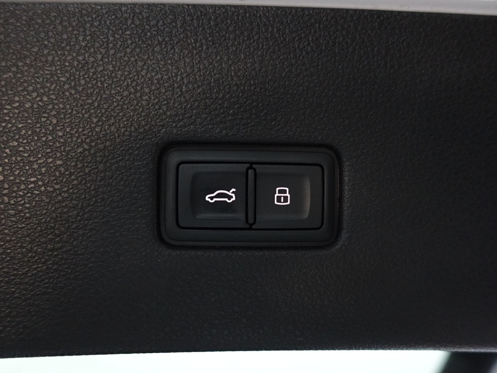 
								Audi Q8 60 TFSI e Quattro S Competition- Night Vision, Stoelmassage, Stoelventilatie, Bang Olufsen, Head Up, Luchtvering vol									