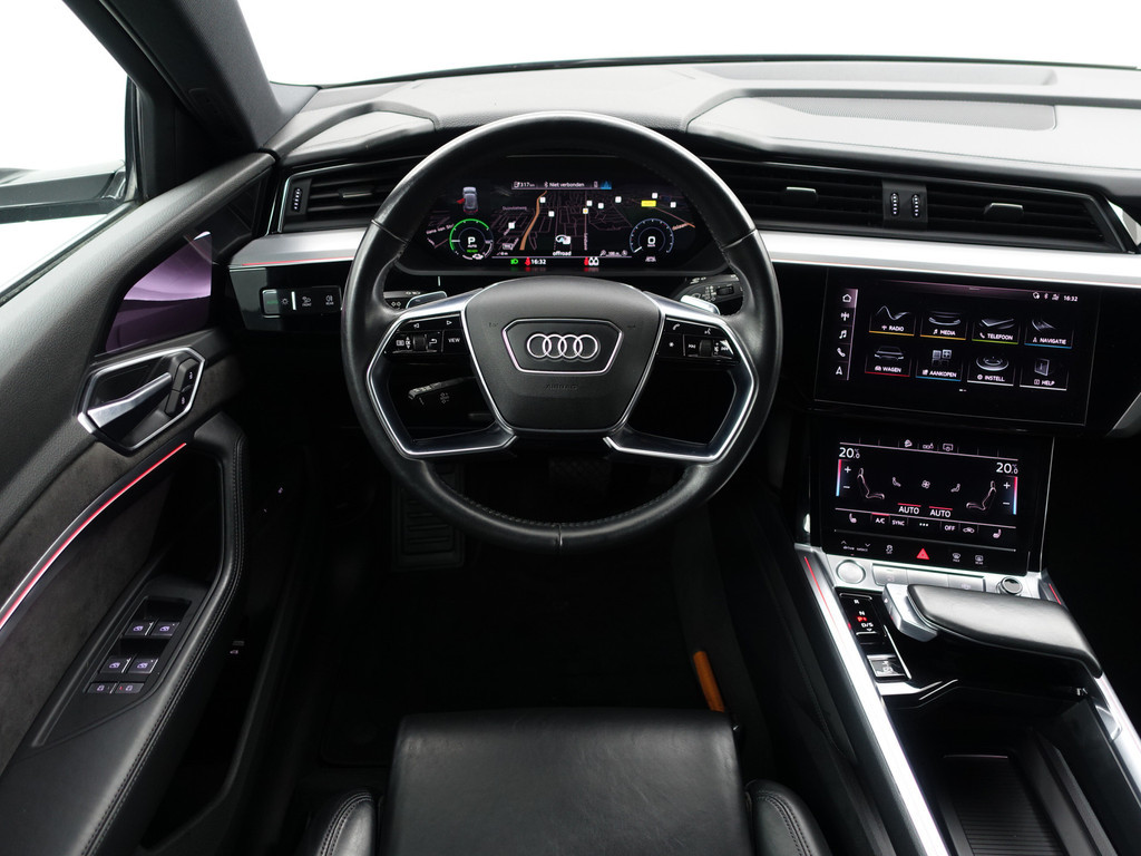 
								Audi e-tron e-tron 55 quattro advanced 95 kWh- Camera Spiegels, 2x Laadpoort, Panoramadak, 360 Camera, Sfeerverlichting, Memory vol									