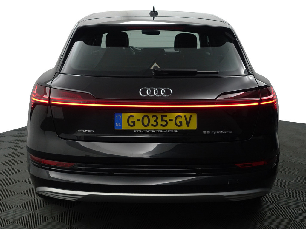 
								Audi e-tron e-tron 55 quattro advanced 95 kWh- Camera Spiegels, 2x Laadpoort, Panoramadak, 360 Camera, Sfeerverlichting, Memory vol									