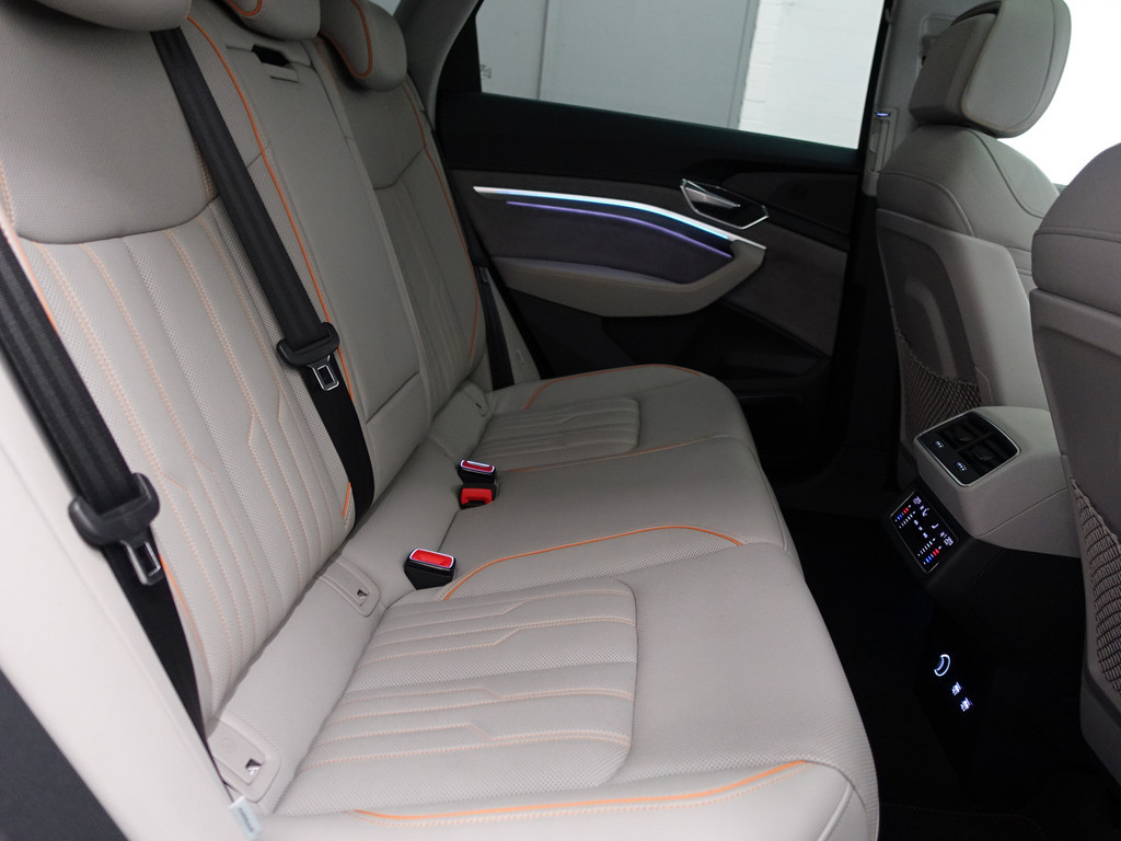 
Audi e-tron e-tron 55 Quattro advanced Pro Line Plus 95 kWh Audi exclusive interior, Massage stoelen, Panodak, Stoelventilatie, Camera spiegels vol									