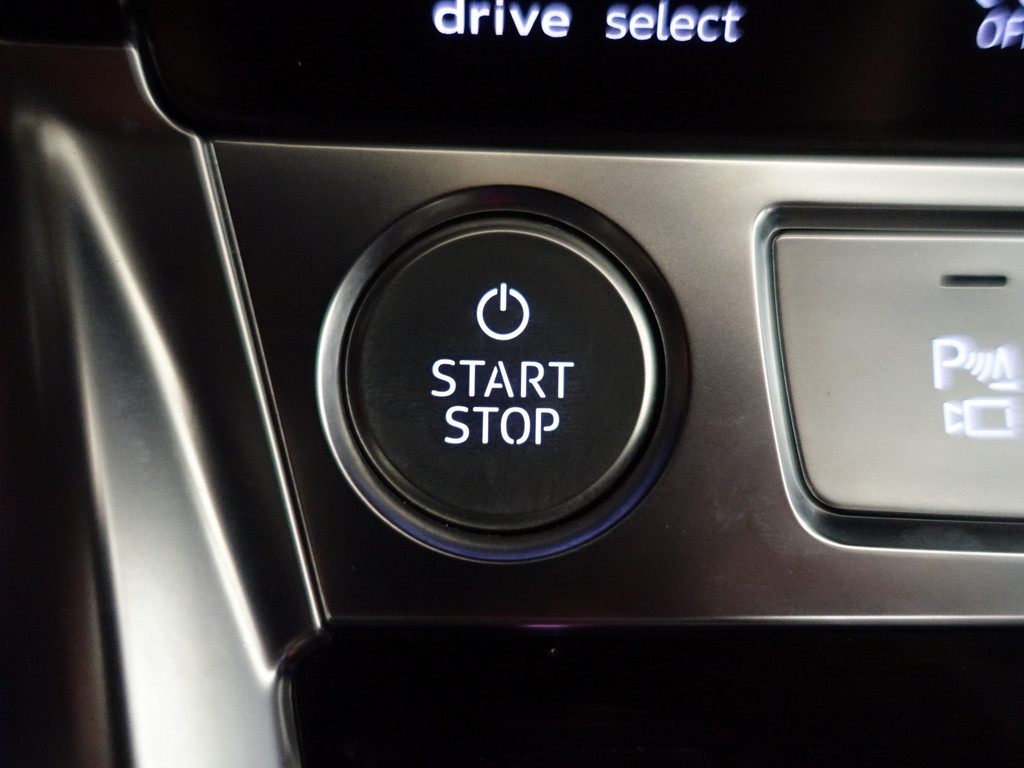 
Audi e-tron e-tron 55 Quattro advanced Pro Line Plus 95 kWh Audi exclusive interior, Massage stoelen, Panodak, Stoelventilatie, Camera spiegels vol									