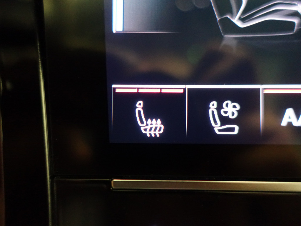 
Audi e-tron e-tron 55 Quattro advanced Pro Line Plus 95 kWh Audi exclusive interior, Massage stoelen, Panodak, Stoelventilatie, Camera spiegels vol									