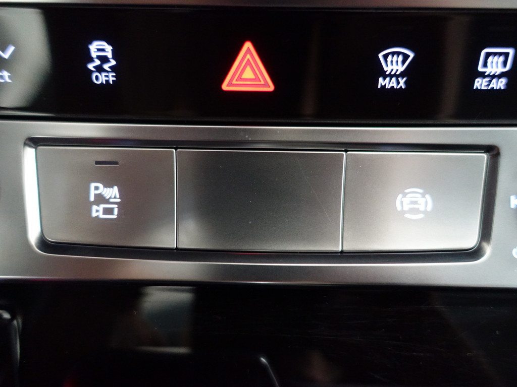 
Audi e-tron e-tron 55 Quattro advanced Pro Line Plus 95 kWh Audi exclusive interior, Massage stoelen, Panodak, Stoelventilatie, Camera spiegels vol									