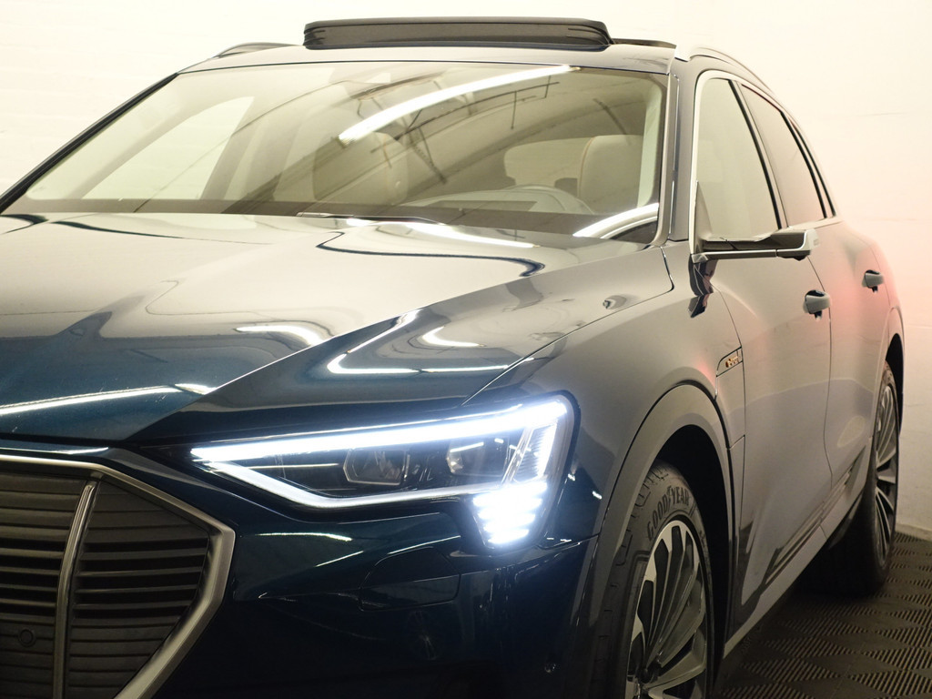 
Audi e-tron e-tron 55 Quattro advanced Pro Line Plus 95 kWh Audi exclusive interior, Massage stoelen, Panodak, Stoelventilatie, Camera spiegels vol									