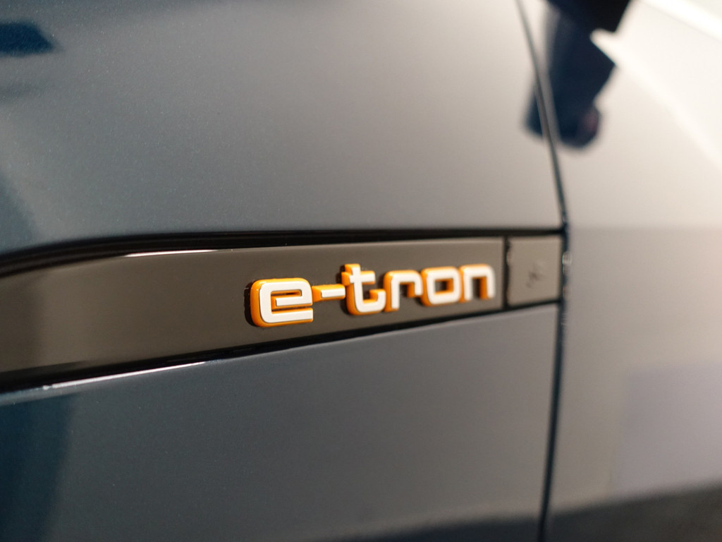 
Audi e-tron e-tron 55 Quattro advanced Pro Line Plus 95 kWh Audi exclusive interior, Massage stoelen, Panodak, Stoelventilatie, Camera spiegels vol									